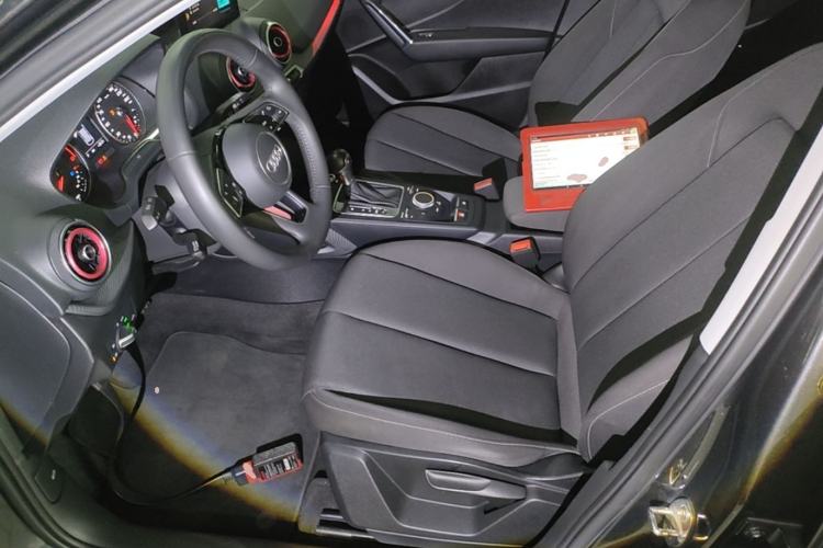 Used Audi Q2L 2018 35 TFSI Launch Exclusive Edition China VI Left Front Seat