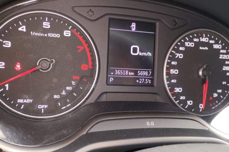 Used Audi Q2L 2018 35 TFSI Fashionable & Elegant Version China VI Emission Standard Odometer Close Up