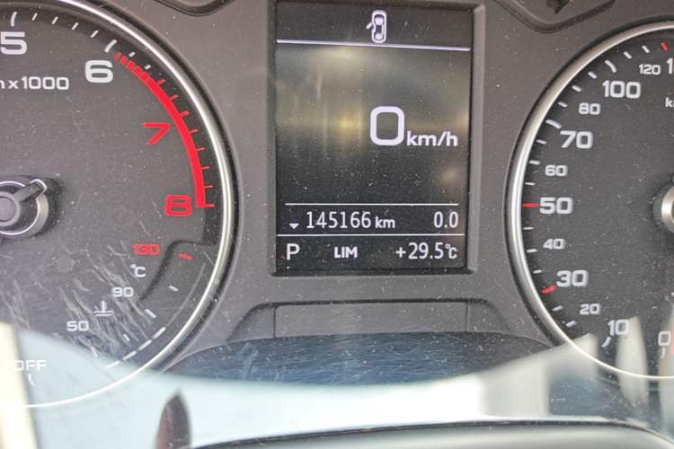 Used Audi Q2L 2018 35 TFSI Launch Exclusive Edition China VI Odometer Close Up