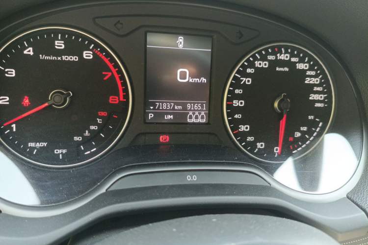 Used Audi Q2L 2018 35 TFSI Launch Exclusive Edition China VI Odometer Close Up