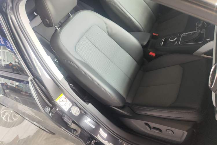 Used Audi Q2L 2018 35 TFSI Fashionable & Elegant Version China VI Emission Standard Right Front Seat