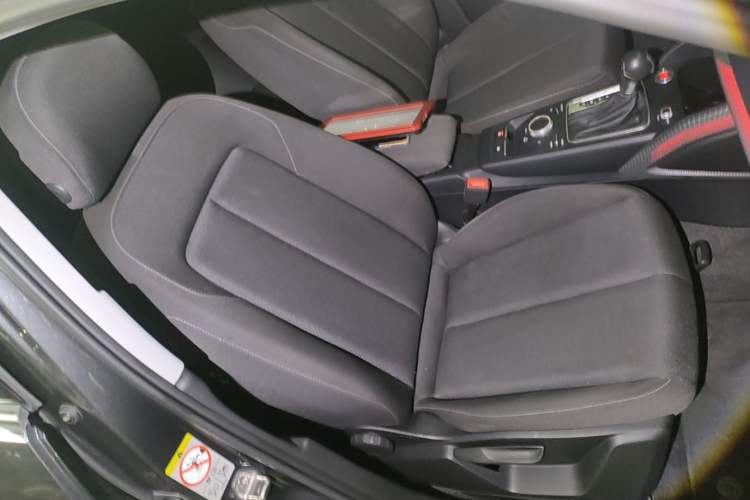 Used Audi Q2L 2018 35 TFSI Launch Exclusive Edition China VI Right Front Seat