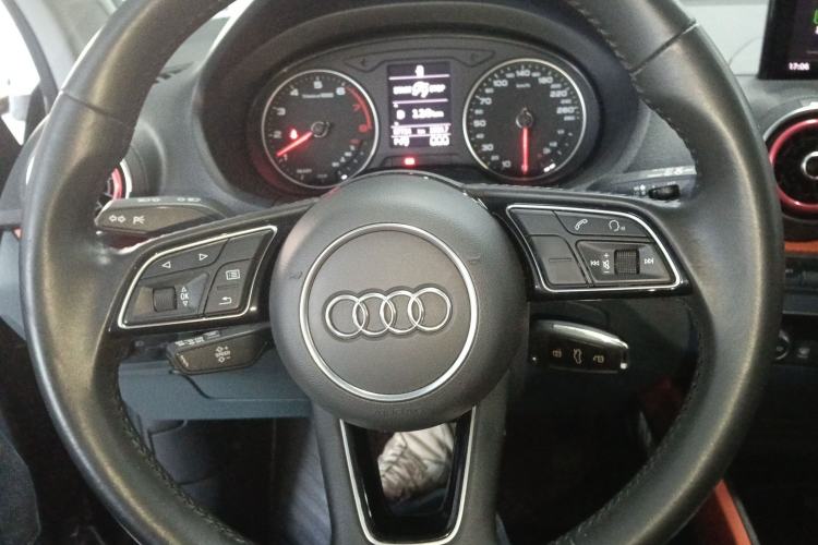 Used Audi Q2L 2018 35 TFSI Fashion Elegant Version China V Steering Wheel