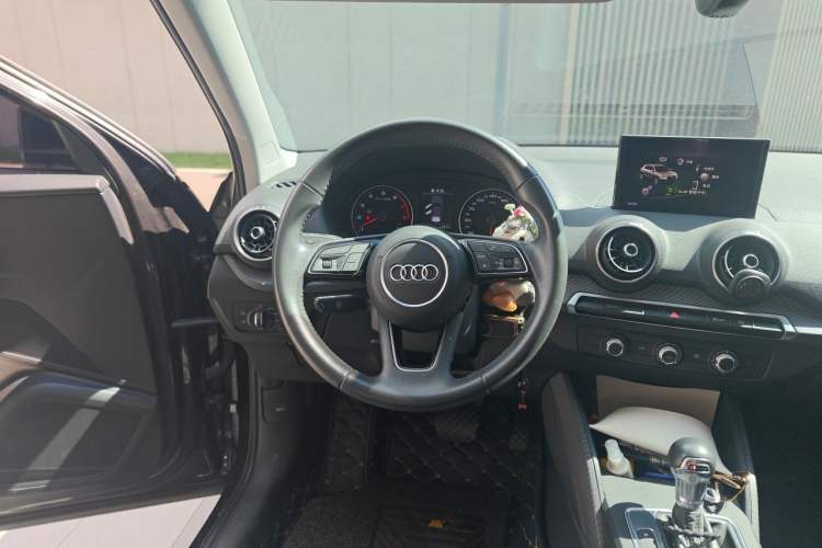 Used Audi Q2L 2018 35 TFSI Launch Exclusive Edition China VI Steering Wheel