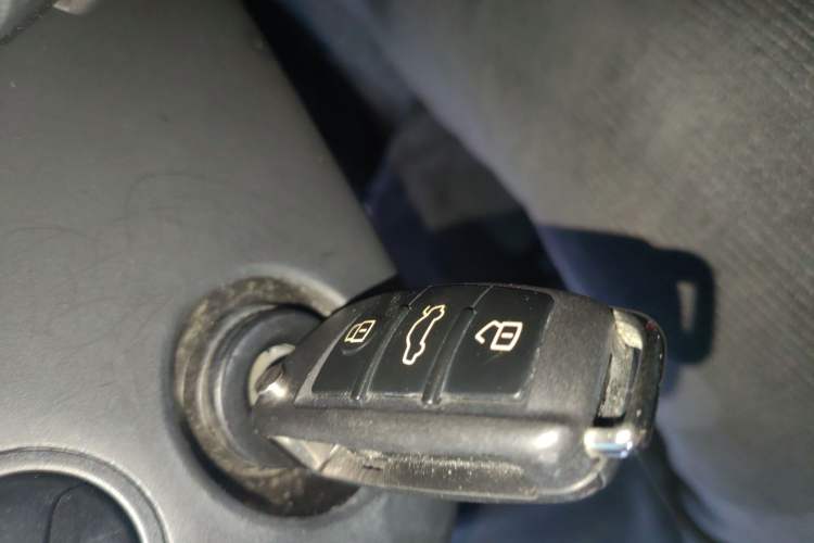 Used Audi Q2L 2018 35 TFSI Launch Exclusive Edition China VI Vehicle Key