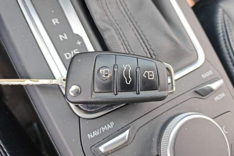 Used Audi Q2L 2018 35 TFSI Launch Exclusive Edition China VI Vehicle Key