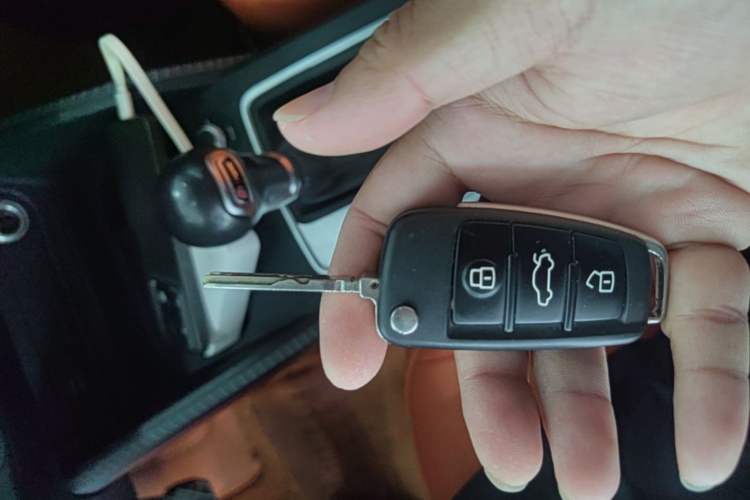 Used Audi Q2L 2018 35 TFSI Launch Exclusive Edition China VI Vehicle Key