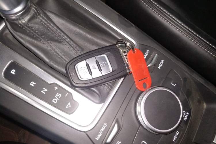 Used Audi Q2L 2018 35 TFSI Launch Exclusive Edition China VI Vehicle Key