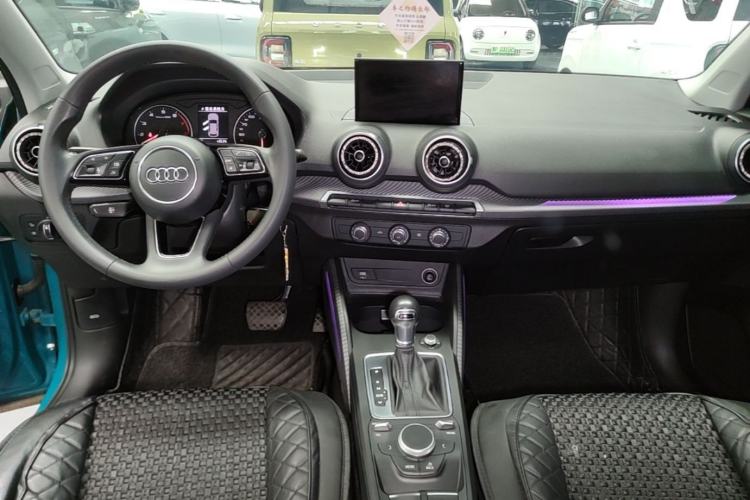 Used Audi Q2L 2018 35 TFSI Launch Exclusive Edition China VI Center Console