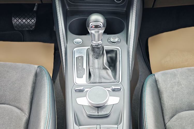 Used Audi Q2L 2018 35 TFSI Luxury Attractive Model China V Standard Gear Lever