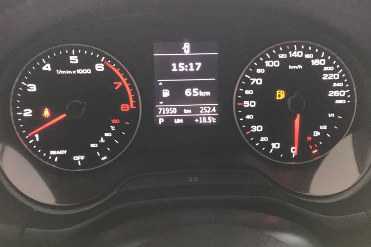 Used Audi Q2L 2018 35 TFSI Launch Exclusive Edition China V Odometer Close Up