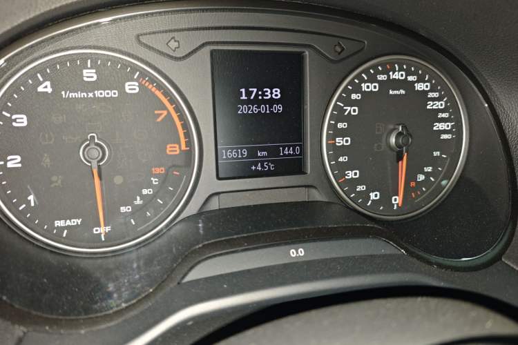 Used Audi Q2L 2018 35 TFSI Launch Exclusive Edition China VI Odometer Close Up