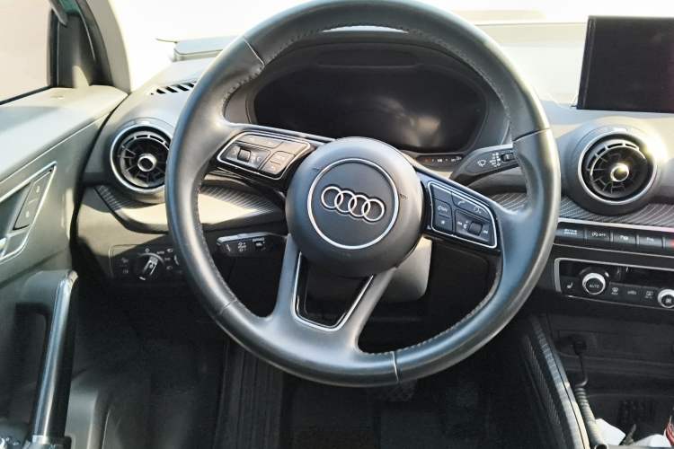 Used Audi Q2L 2018 35 TFSI Luxury Attractive Model China V Standard Steering Wheel