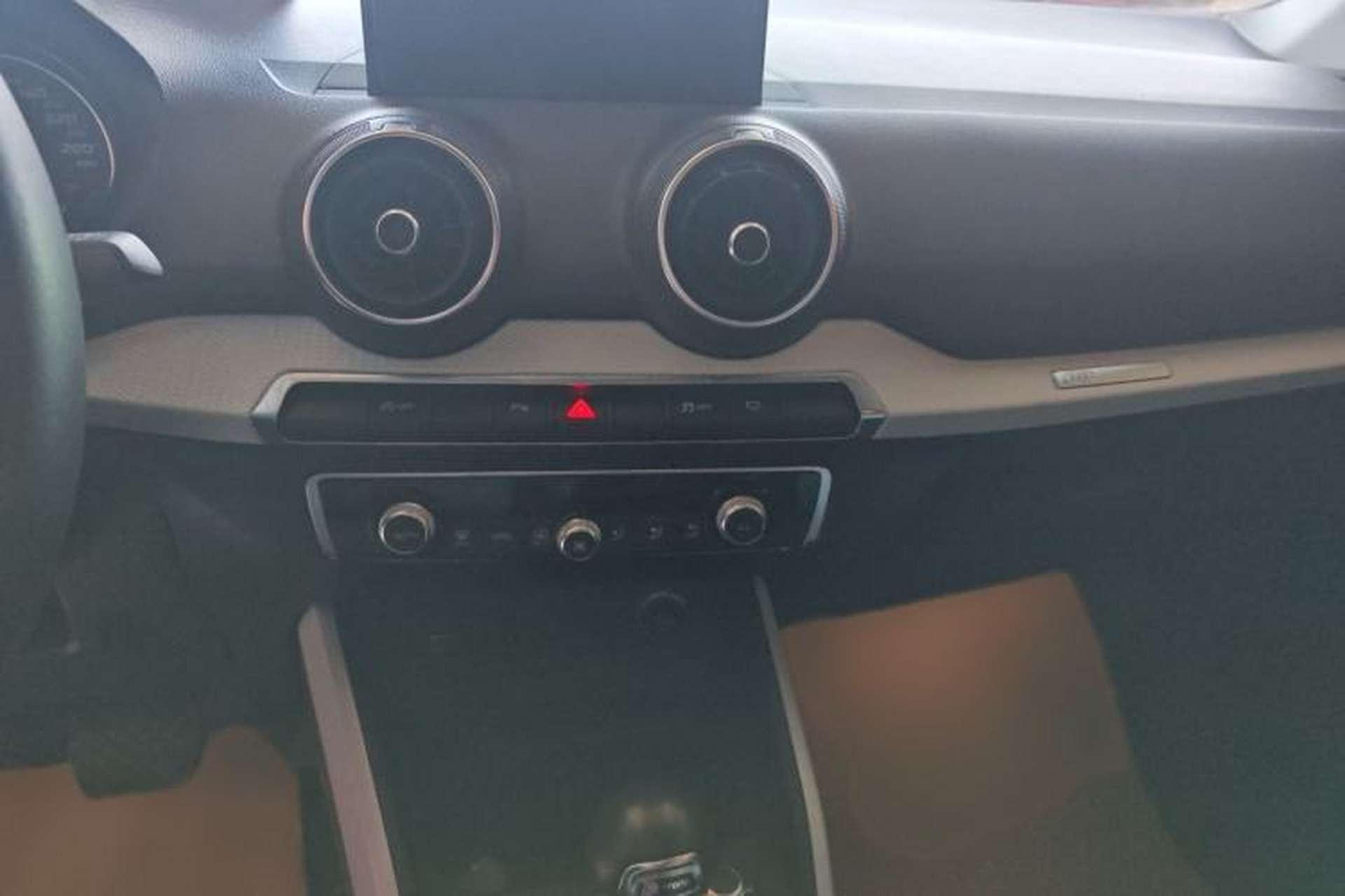Used Audi Q2L 2018 35 TFSI Fashion Elegant Version China V Audio And AC Panel