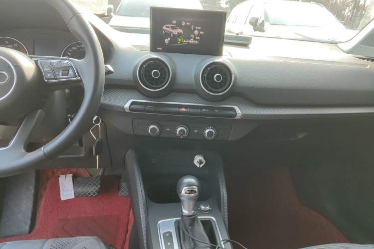 Used Audi Q2L 2018 35 TFSI Launch Exclusive Edition China VI Audio And AC Panel