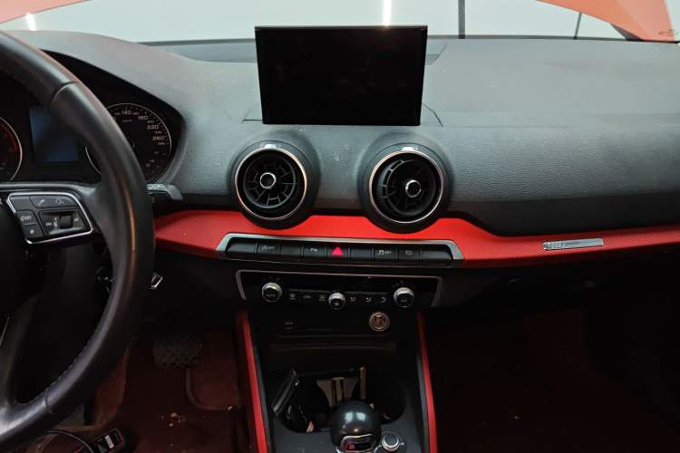 Used Audi Q2L 2018 35 TFSI Fashion Dynamic Version China V Emission Standard Audio And AC Panel
