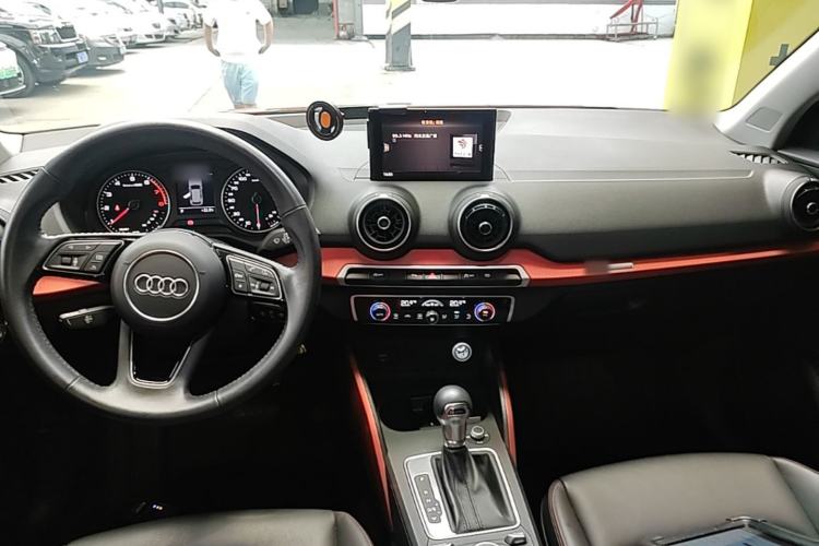 Used Audi Q2L 2018 35 TFSI Fashion Dynamic Version China VI Emission Standard Center Console