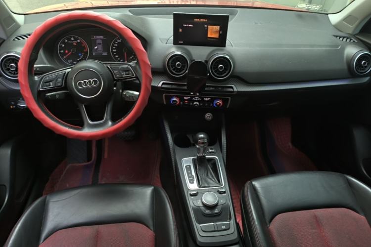 Used Audi Q2L 2018 35 TFSI Fashion Dynamic Version China V Emission Standard Center Console