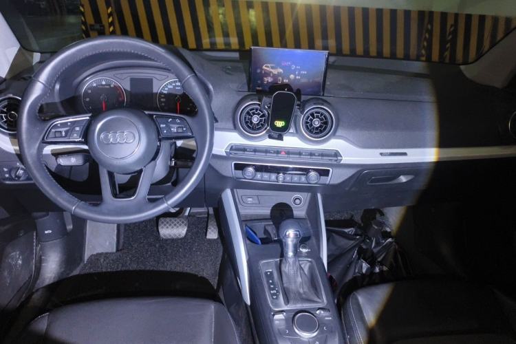 Used Audi Q2L 2018 35 TFSI Fashion Dynamic Version China VI Emission Standard Center Console