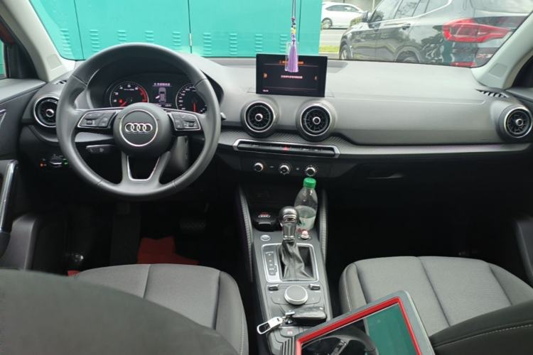 Used Audi Q2L 2018 35 TFSI Launch Exclusive Edition China VI Center Console