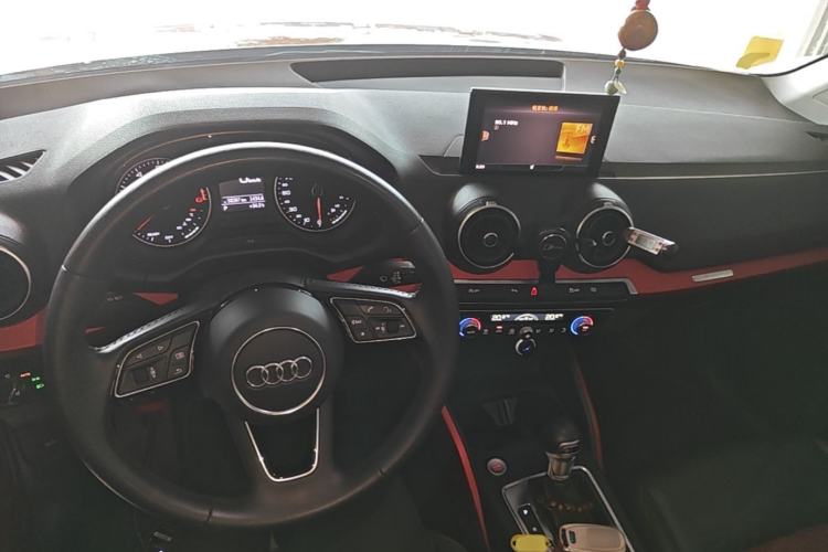 Used Audi Q2L 2018 35 TFSI Fashion Dynamic Version China V Emission Standard Center Console