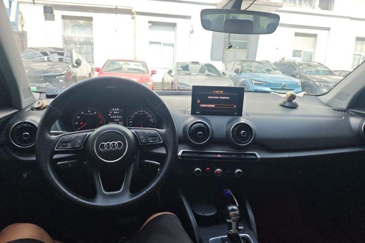 Used Audi Q2L 2018 35 TFSI Launch Exclusive Edition China V Center Console