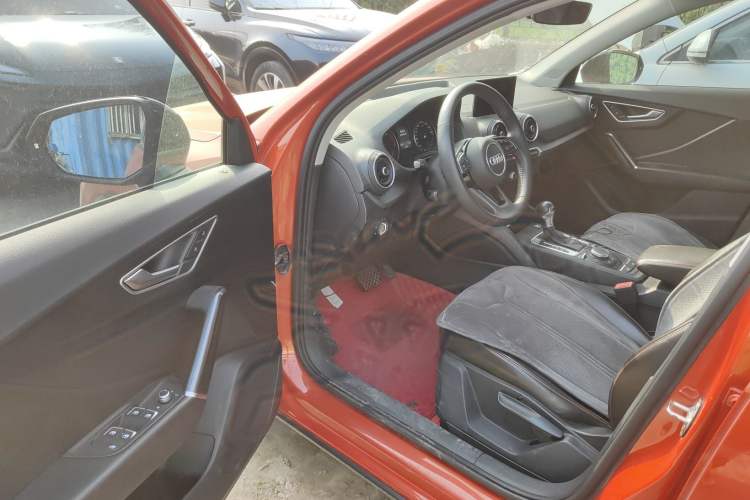 Used Audi Q2L 2018 35 TFSI Launch Exclusive Edition China VI Driver Seat