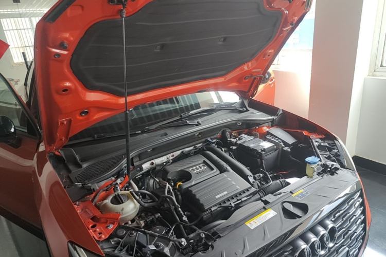 Used Audi Q2L 2018 35 TFSI Fashion Dynamic Version China VI Emission Standard Engine Bay