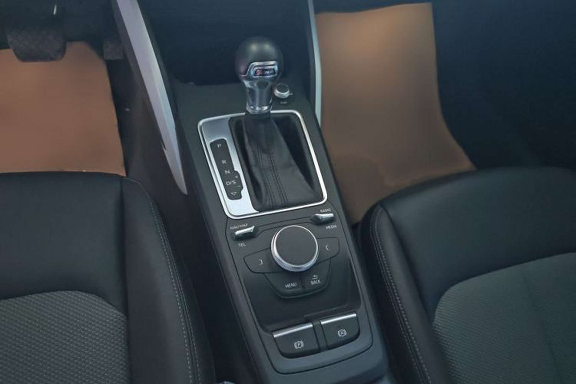 Used Audi Q2L 2018 35 TFSI Fashion Elegant Version China V Gear Lever