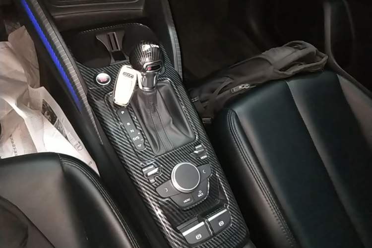 Used Audi Q2L 2018 35 TFSI Launch Exclusive Edition China V Gear Lever