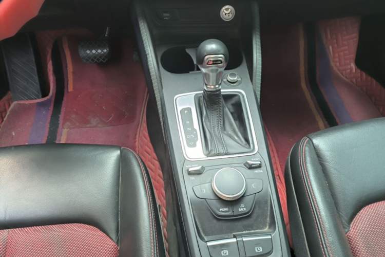 Used Audi Q2L 2018 35 TFSI Fashion Dynamic Version China V Emission Standard Gear Lever