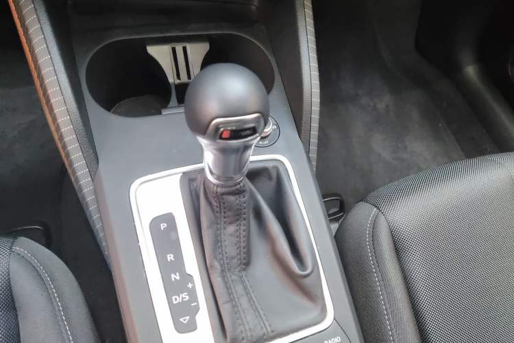 Used Audi Q2L 2018 35 TFSI Launch Exclusive Edition China VI Gear Lever