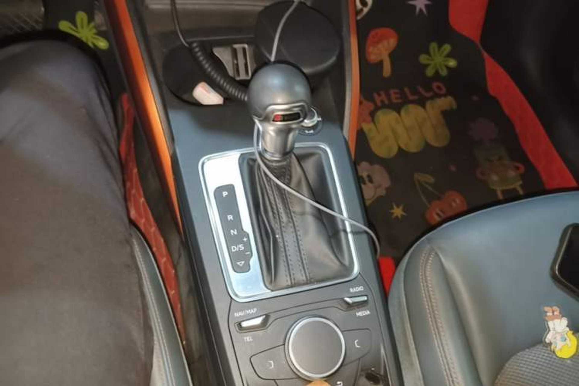 Used Audi Q2L 2018 35 TFSI Fashionable & Elegant Version China VI Emission Standard Gear Lever
