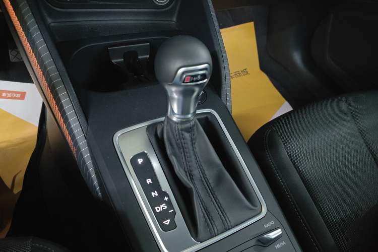 Used Audi Q2L 2018 35 TFSI Launch Exclusive Edition China VI Gear Lever