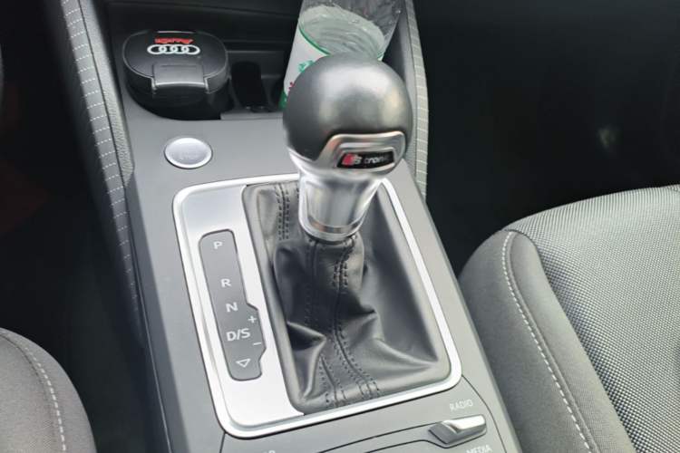 Used Audi Q2L 2018 35 TFSI Launch Exclusive Edition China VI Gear Lever