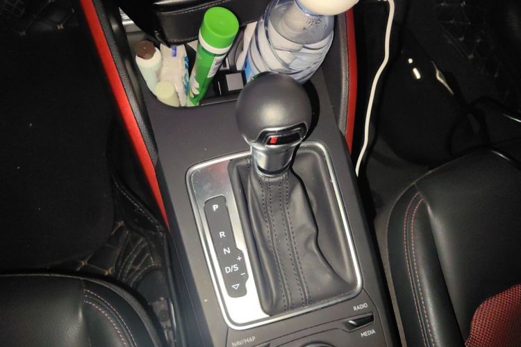 Used Audi Q2L 2018 35 TFSI Fashion Dynamic Version China VI Emission Standard Gear Lever