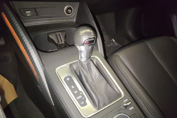 Used Audi Q2L 2018 35 TFSI Launch Exclusive Edition China VI Gear Lever