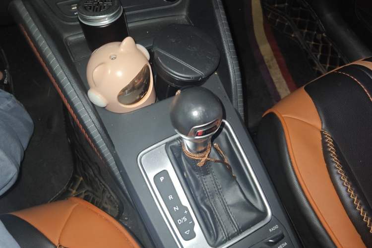 Used Audi Q2L 2018 35 TFSI Launch Exclusive Edition China V Gear Lever