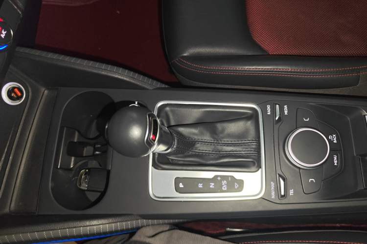 Used Audi Q2L 2018 35 TFSI Fashion Dynamic Version China V Emission Standard Gear Lever
