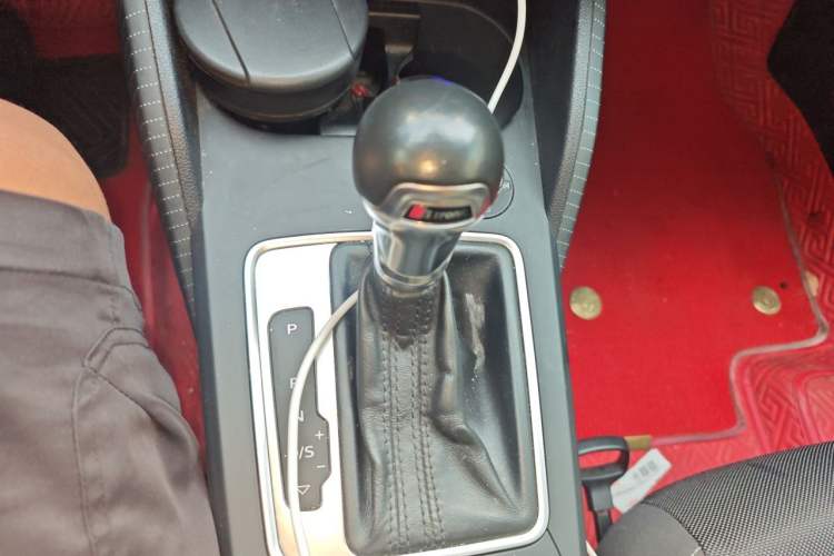 Used Audi Q2L 2018 35 TFSI Launch Exclusive Edition China V Gear Lever
