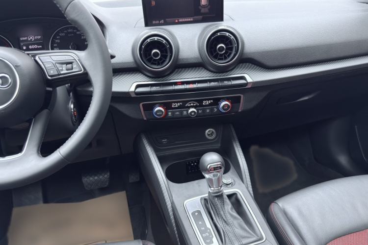 Used Audi Q2L 2018 35 TFSI Fashion Dynamic Version China V Emission Standard Interior 5