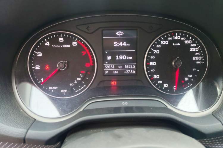 Used Audi Q2L 2018 35 TFSI Launch Exclusive Edition China VI Odometer Close Up