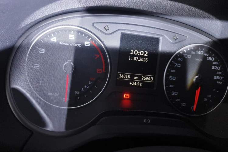 Used Audi Q2L 2018 35 TFSI Fashion Dynamic Version China VI Emission Standard Odometer Close Up