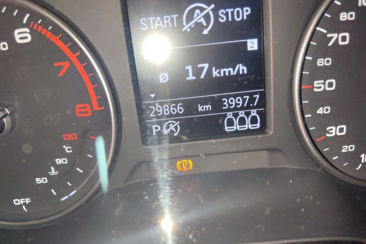 Used Audi Q2L 2018 35 TFSI Fashion Dynamic Version China VI Emission Standard Odometer Close Up