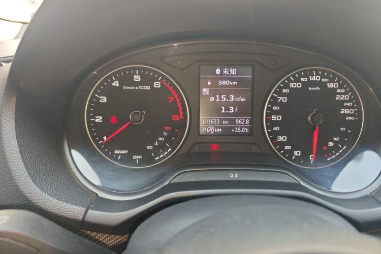Used Audi Q2L 2018 35 TFSI Launch Exclusive Edition China V Odometer Close Up