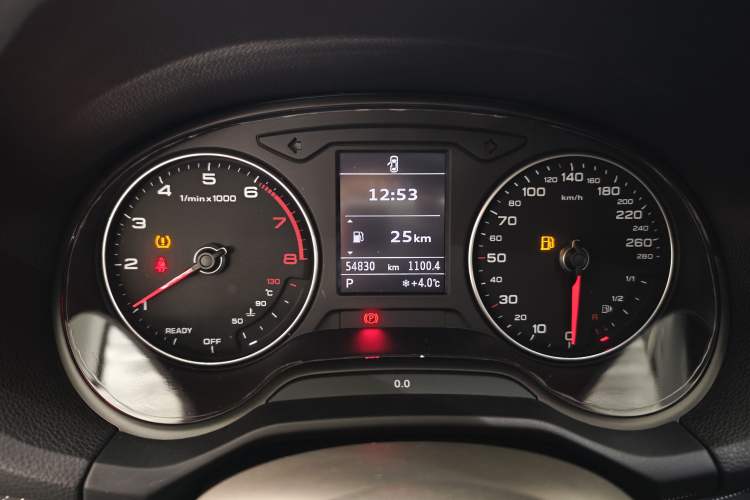 Used Audi Q2L 2018 35 TFSI Launch Exclusive Edition China VI Odometer Close Up