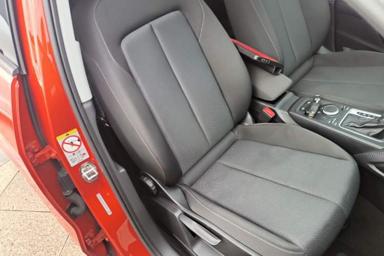 Used Audi Q2L 2018 35 TFSI Launch Exclusive Edition China VI Right Front Seat