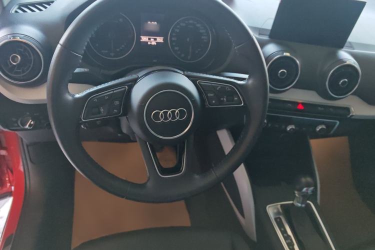 Used Audi Q2L 2018 35 TFSI Fashion Elegant Version China V Steering Wheel