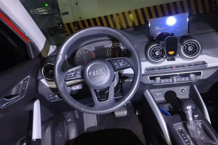 Used Audi Q2L 2018 35 TFSI Fashion Dynamic Version China VI Emission Standard Steering Wheel