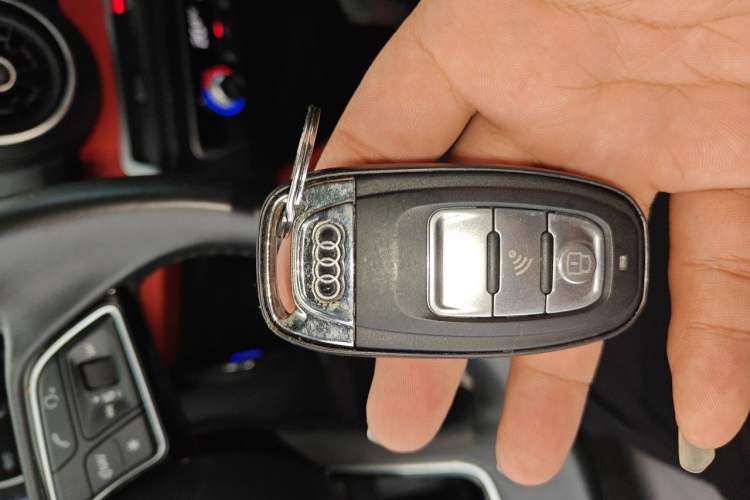 Used Audi Q2L 2018 35 TFSI Fashion Dynamic Version China V Emission Standard Vehicle Key